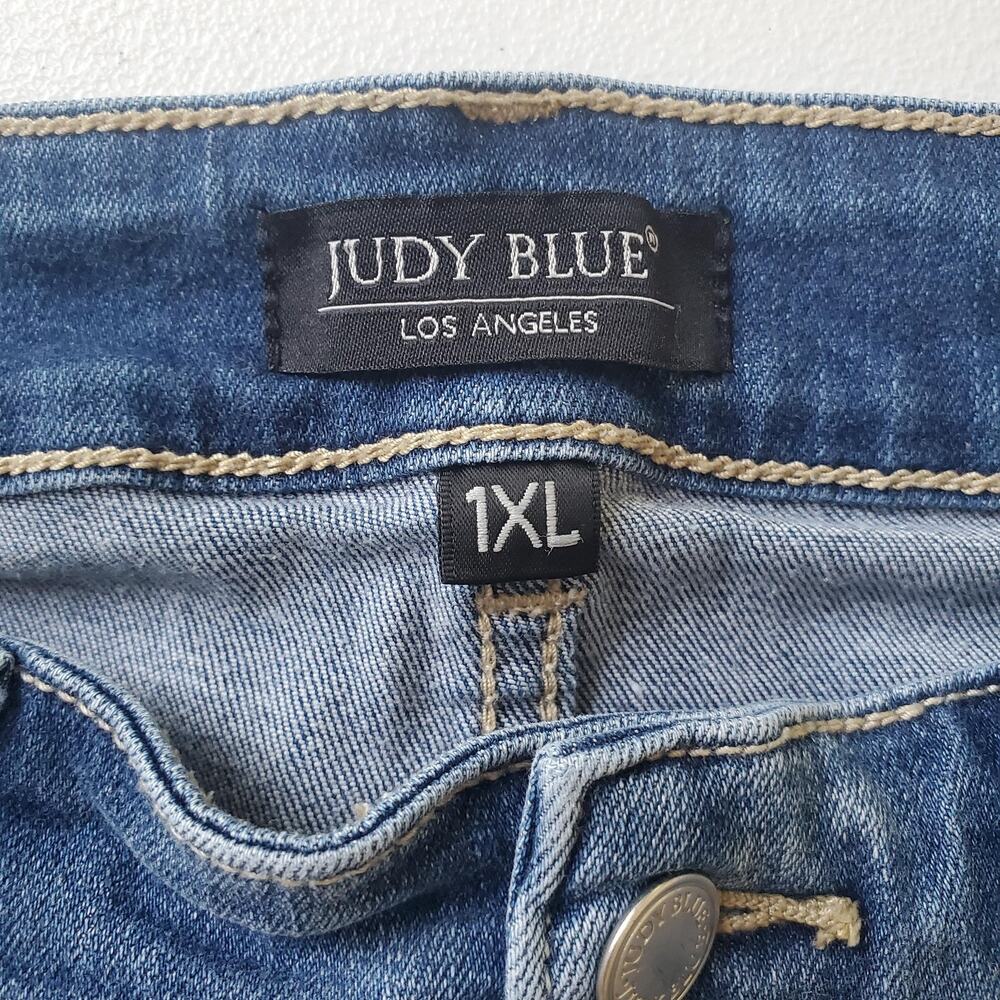 Judy Blue Shorts Womens 1XL Blue Boyfriend Distressed Stretch Denim Summer - Picture 3 of 9